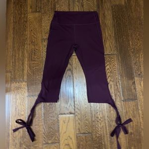 Plum purple, capri Fabletics leggings